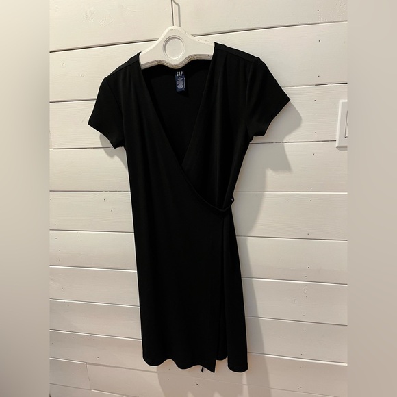 GAP black short-sleeve wrap dress – Size S (Stretch) - Picture 5 of 6